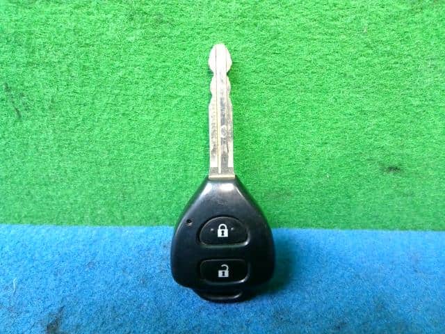 [Used]Keyless Entry Remote Control Key TOYOTA Corolla Axio 2008 DBA ...