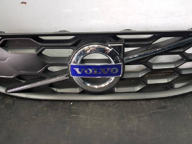 Used] Radiator Grille VOLVO V60 2017 - BE FORWARD Auto Parts