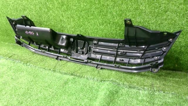 Genuine Honda Parts 71121-TM8-G01 Front Bumper Grille Genuine Honda Parts 71121-TM8-G01 Front Bumper Grille