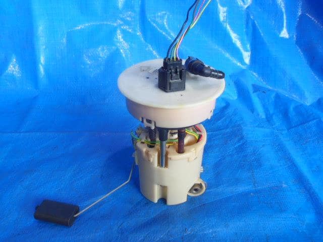 燃料ポンプアセンブリOEM:ZJ38-13-35XA ZJ38-13-35XB 8V51-9H307-BC