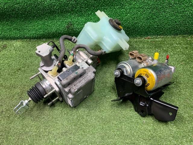 アクア DAA-NHP10 ABSアクチュエーター 47050-52030 20245863