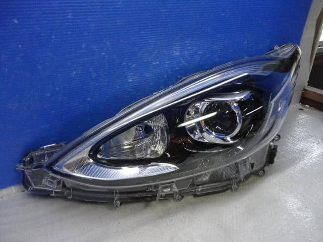 Used]Left Headlight TOYOTA Aqua 2018 DAA-NHP10 8110652M40 - BE