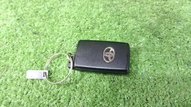 [Used]Keyless Entry Remote Control Key TOYOTA Corolla Axio 2007 DBA ...