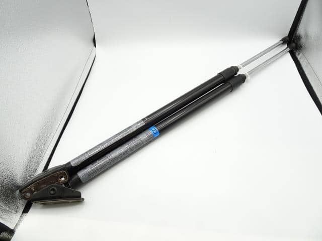 パーツ TOYOTA NOAH SR40 Rear Gate Damper Used]Tail Gate Damper TOYOTA Noah 2014 DBA-ZRR80G 689500W600 - BE