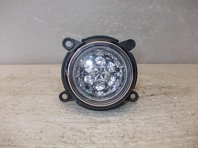 Used]Right Fog Light DAIHATSU Mira cocoa 2015 DBA-L675S 8121AB2010