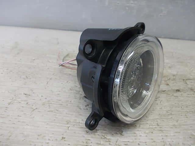 Used]Right Fog Light DAIHATSU Mira cocoa 2015 DBA-L675S 8121AB2010
