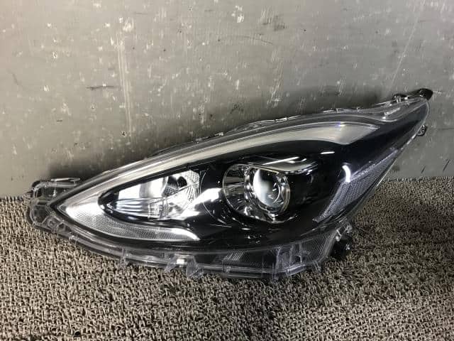 Used]Left Headlight TOYOTA Aqua 2017 DAA-NHP10 8110652M40