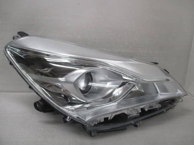Used]Vitz NHP130 Right Headlight 8110552L80 - BE FORWARD Auto Parts