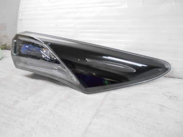 Used]Harrier ZSU60W Right Tail Lamp 8155148332 - BE FORWARD