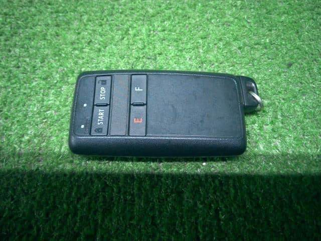 Used Keyless Entry Remote Control Key TOYOTA Prius 2016 6AA ZVW55