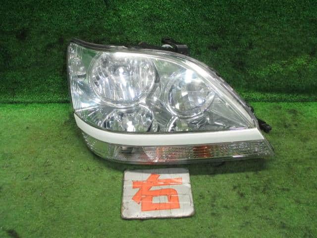Used]Right Headlight TOYOTA Harrier 2000 TA-ACU10W 8111048170 - BE