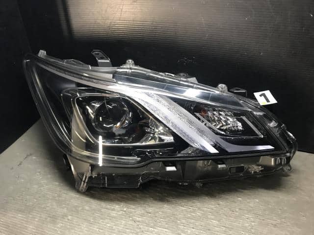 Used]Right Headlight TOYOTA Crown 2017 DBA-ARS210 8111030M42 - BE