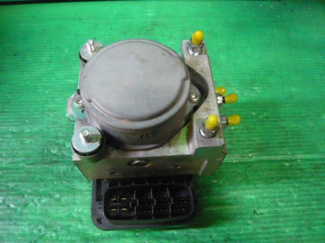 Used]ABS Actuator TOYOTA Hiace 2017 CBF-TRH200V 4405026191