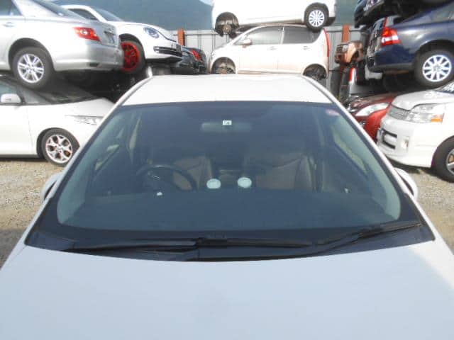 Used]Front Windshield TOYOTA Prius 2010 DAA-ZVW30 5610147900 - BE 