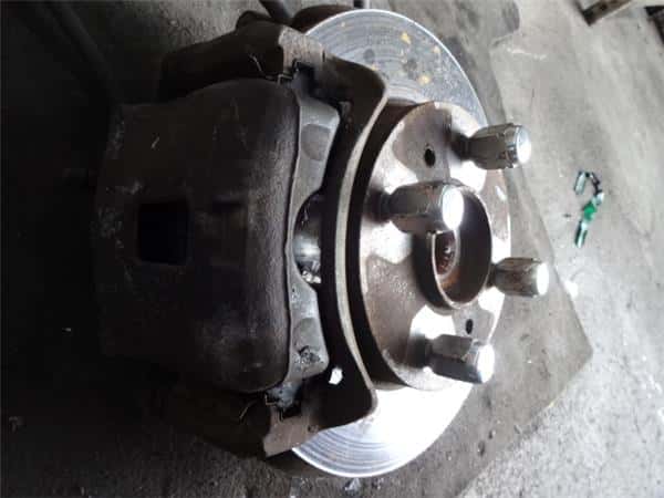 Used]Front Right Knuckle Hub Assembly NISSAN Largo 1997 KD