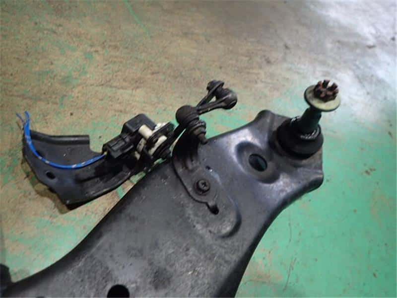 Used]Front Right Lower Control Arm SUZUKI Kizashi 2013 CBA-RF91S 4520157L01  - BE FORWARD Auto Parts