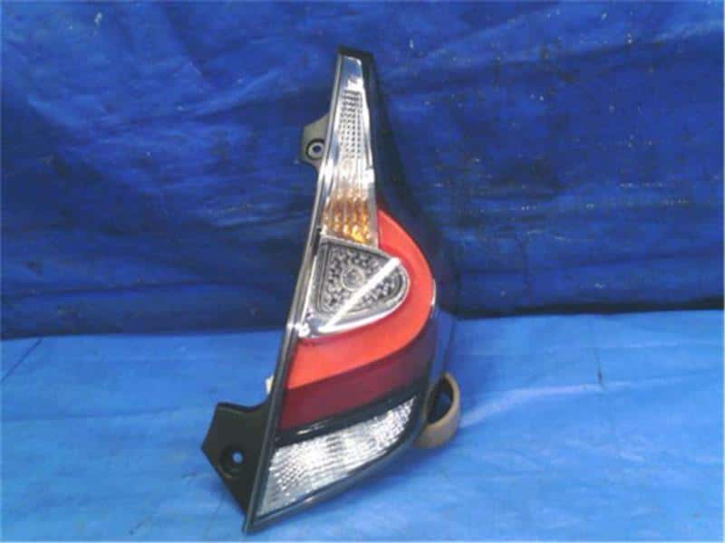 Used]Right Tail Light TOYOTA Aqua 2018 DAA-NHP10 - BE FORWARD Auto