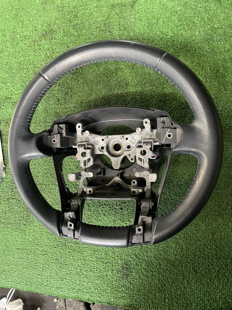 [Used]18 Toyota ZVW 30 Prius Genuine genuine leather winding leather round  steering steering wheel D-3