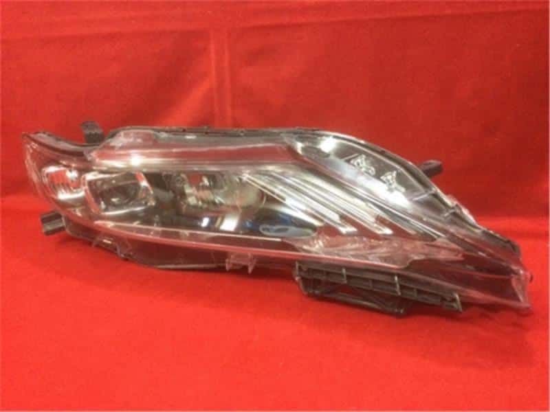 Used]Right Headlight TOYOTA Harrier 2016 DAA-AVU65W 8111048440