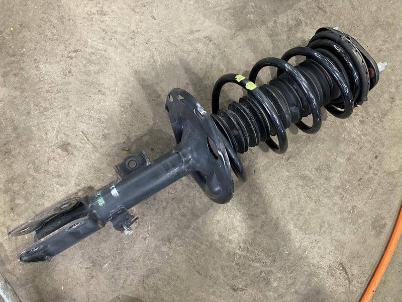 Used]Front Right Strut Assembly TOYOTA Voxy 2016 DBA-ZRR80W
