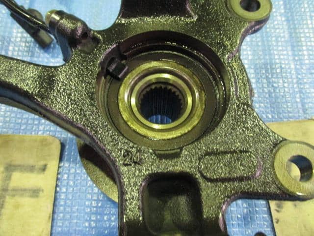 Used]Front Left Knuckle Hub Assembly NISSAN Cube 2005 DBA