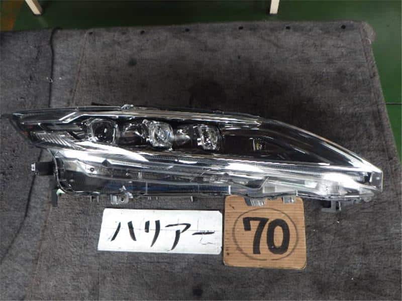 Used]Right Headlight TOYOTA Harrier 2018 DBA-ASU60W 8114548E40