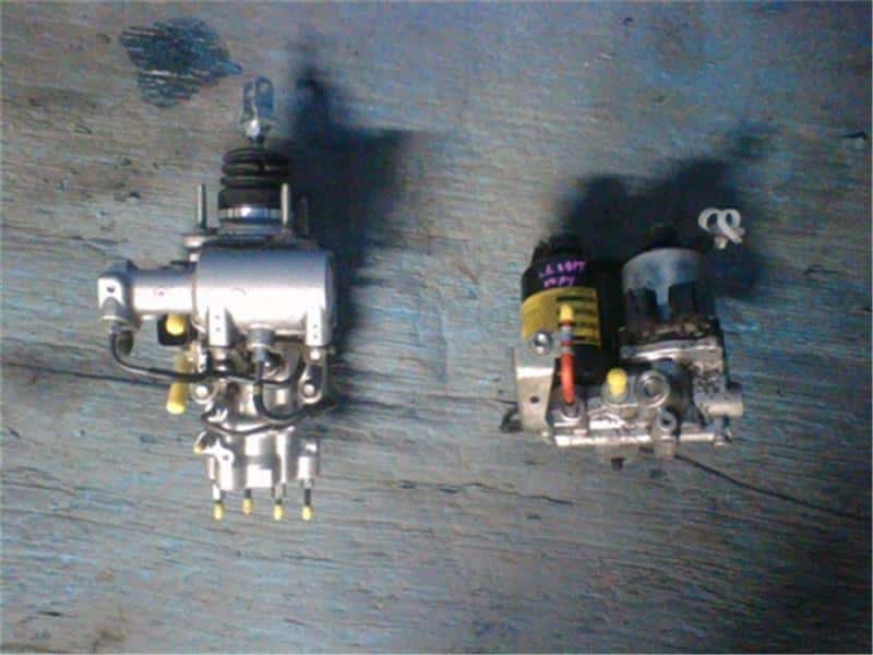 ノア DAA-ZWR80G ブレーキマスターASSY 47210-28070 47050-28010 ノア　ヴォクシー　80系　ハイブリッド　ZWR80 ブレーキ　マスターシリンダー　作動確認済み　送料無料