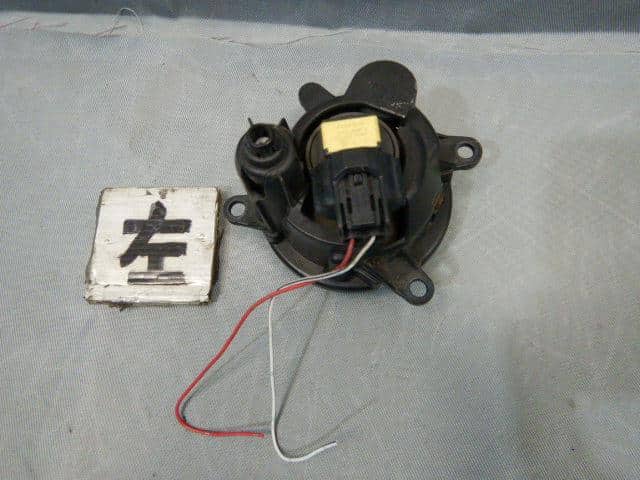 Used]Left Fog Light DAIHATSU Mira cocoa 2014 DBA-L685S - BE