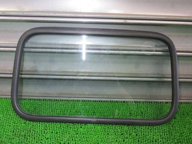 [Used]Carry DB52T Rear Windshield Back Window Glass 8457278A00 - BE ...