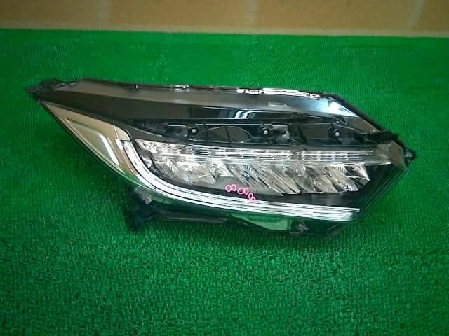 パーツ vezel Head light Right side Used]Right Headlight HONDA Vezel 2018 DBA-RU1 33100T7AJ51 - BE