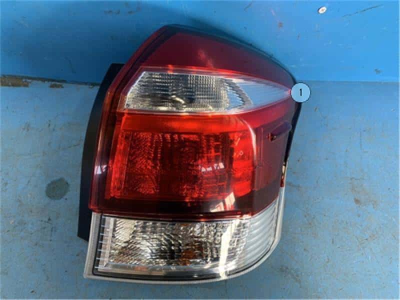 Used]Right Tail Light TOYOTA Corolla Fielder 2017 DBA-NZE164G
