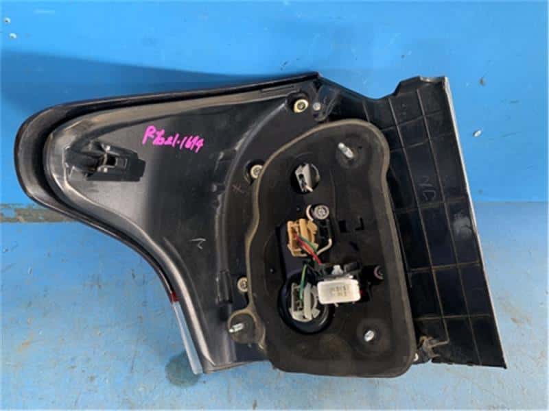 パーツ CorollaFielder NZE164G LeftTail Lamp Used]Right Tail Light TOYOTA Corolla Fielder 2017 DBA-NZE164G
