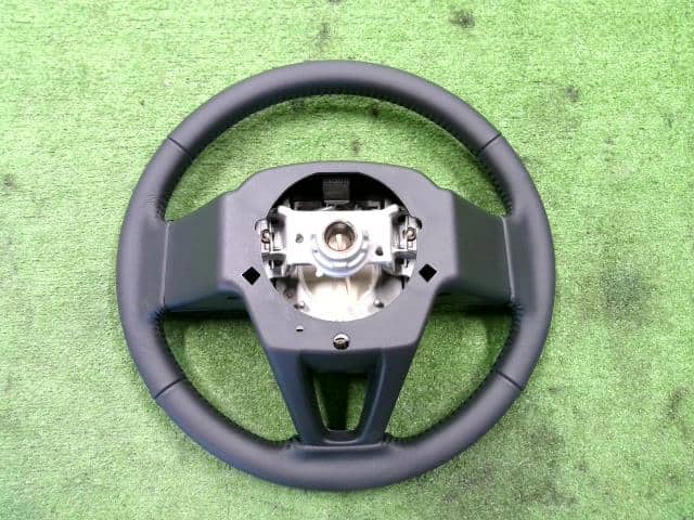 Used]Steering Wheel DAIHATSU Taft 2021 6BA-LA900S 45102B2C90C1