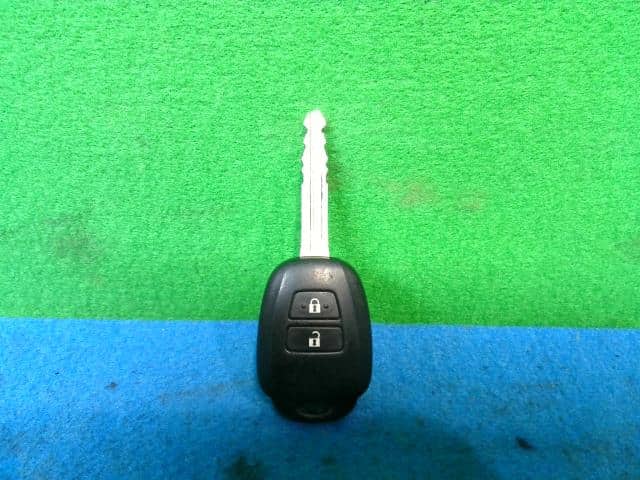 [Used]Keyless Entry Remote Control Key TOYOTA Corolla Axio 2012 DBA ...