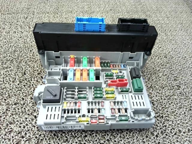Used]Fuse Box BMW 3 Series 2007 ABA-VA20 61146978273 - BE FORWARD  