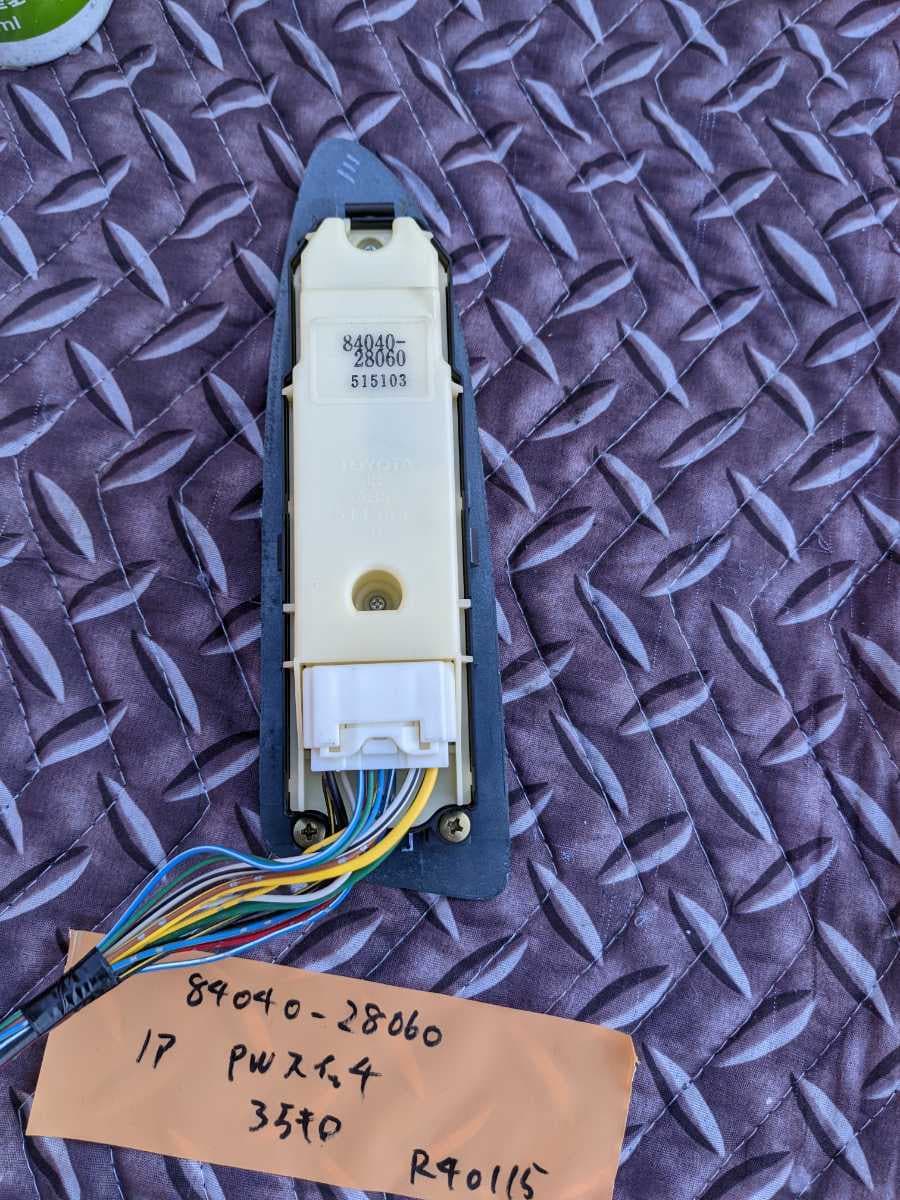 Used]Toyota Noah 60 power window switch 84040-28060 30,000 kilos