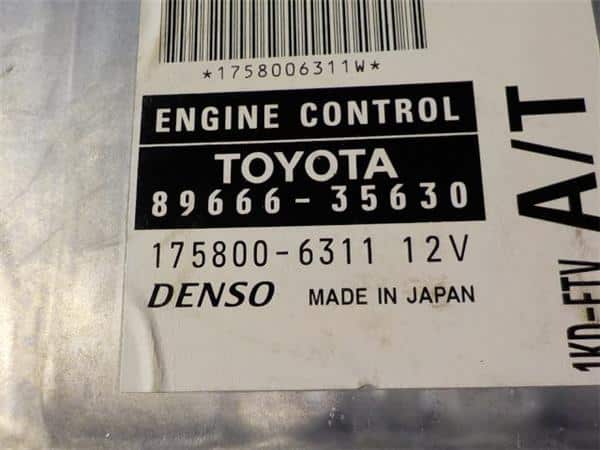 Used]Engine Control Unit / ECU TOYOTA Hilux Surf 2002 KN