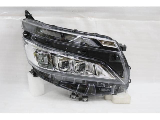 [Used]Right Headlight TOYOTA Voxy 2017 DBA-ZRR80G 8113028G60 - BE ...