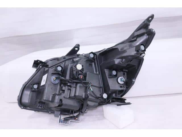 [Used]Right Headlight TOYOTA Voxy 2017 DBA-ZRR80W 8113028J10 - BE ...