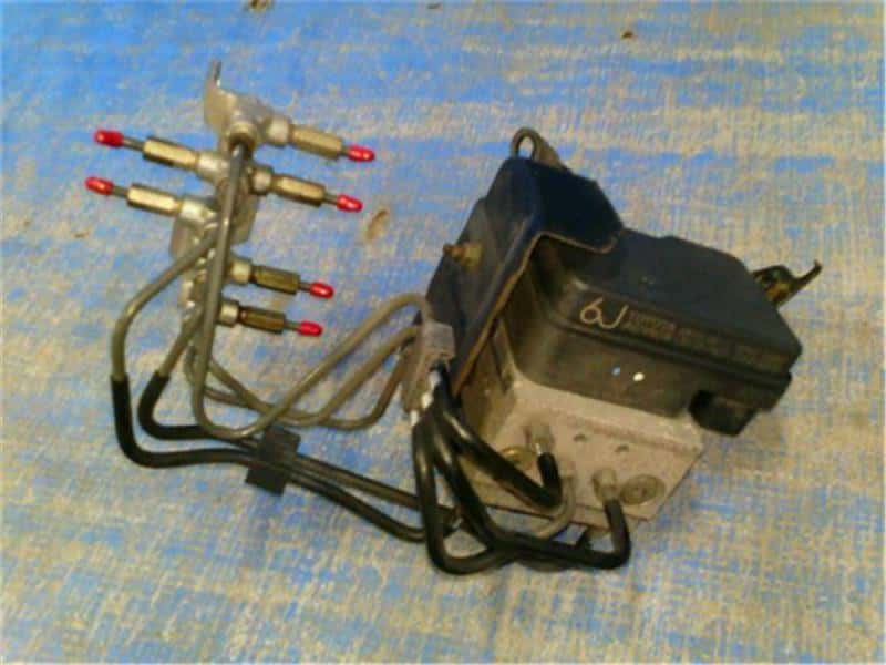 Used]ABS Control Module TOYOTA Hiace Van 2005 CBF-TRH221K - BE FORWARD Auto  Parts
