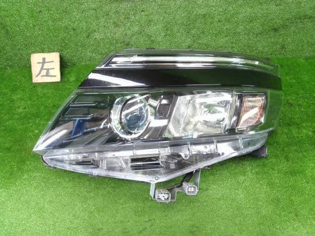 Used]Left Headlight TOYOTA Voxy 2015 DAA-ZWR80G 8117028D01 - BE