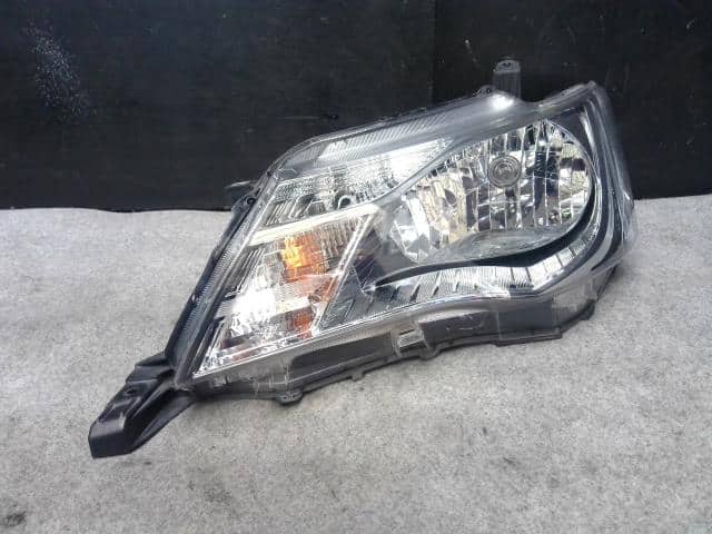 Used]Left Headlight TOYOTA Corolla Axio 2013 DAA-NKE165 8117012J00