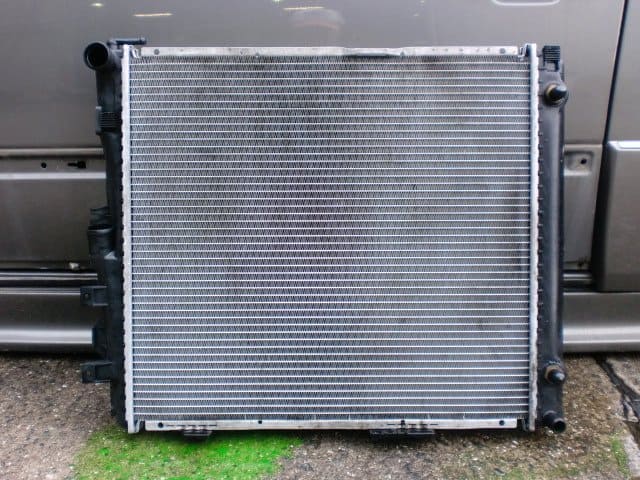 Used]☆ Benz 300E-24 W124 E class 91 124031 radiator (stock No:A12337)  (5559) - BE FORWARD Auto Parts
