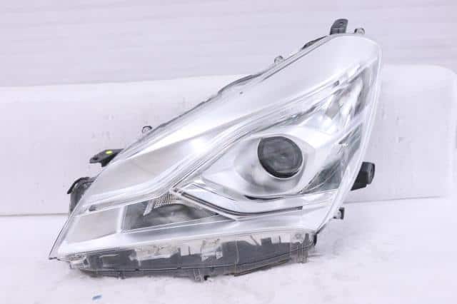 Used]Left Headlight TOYOTA Vitz 2017 DBA-NSP130 8110652L80 - BE