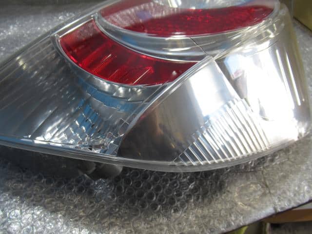 Used]Right Tail Light TOYOTA Aqua DAA-NHP10 8155152A86 - BE