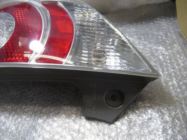 Used]Right Tail Light TOYOTA Aqua DAA-NHP10 8155152A86 - BE