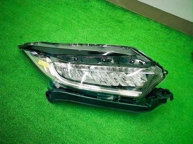 パーツ vezel Head light Right side Used]Right Headlight HONDA Vezel 2019 DAA-RU3 33100T7AJ51 - BE