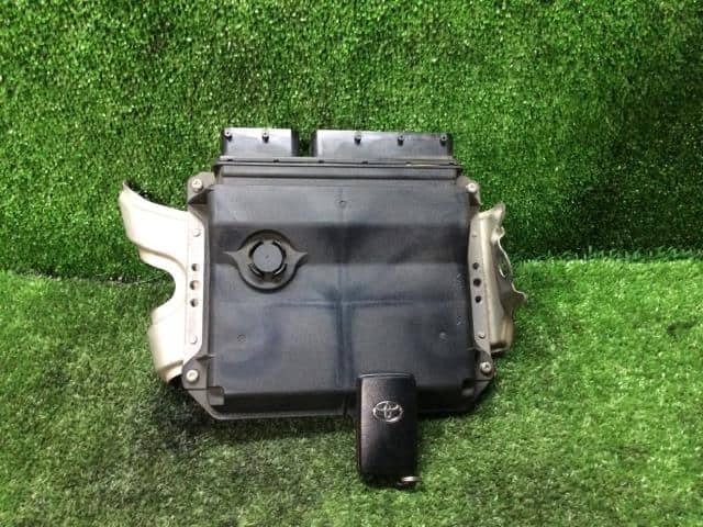 Used]Engine Control Unit TOYOTA Noah 2010 DBA-ZRR70G