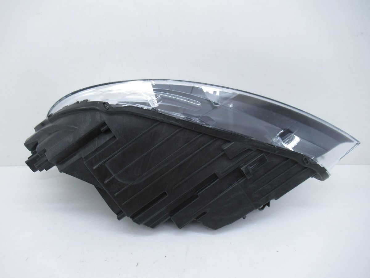 Used]Volvo V40 MB Late Model Genuine Right headlight LED [32228482 