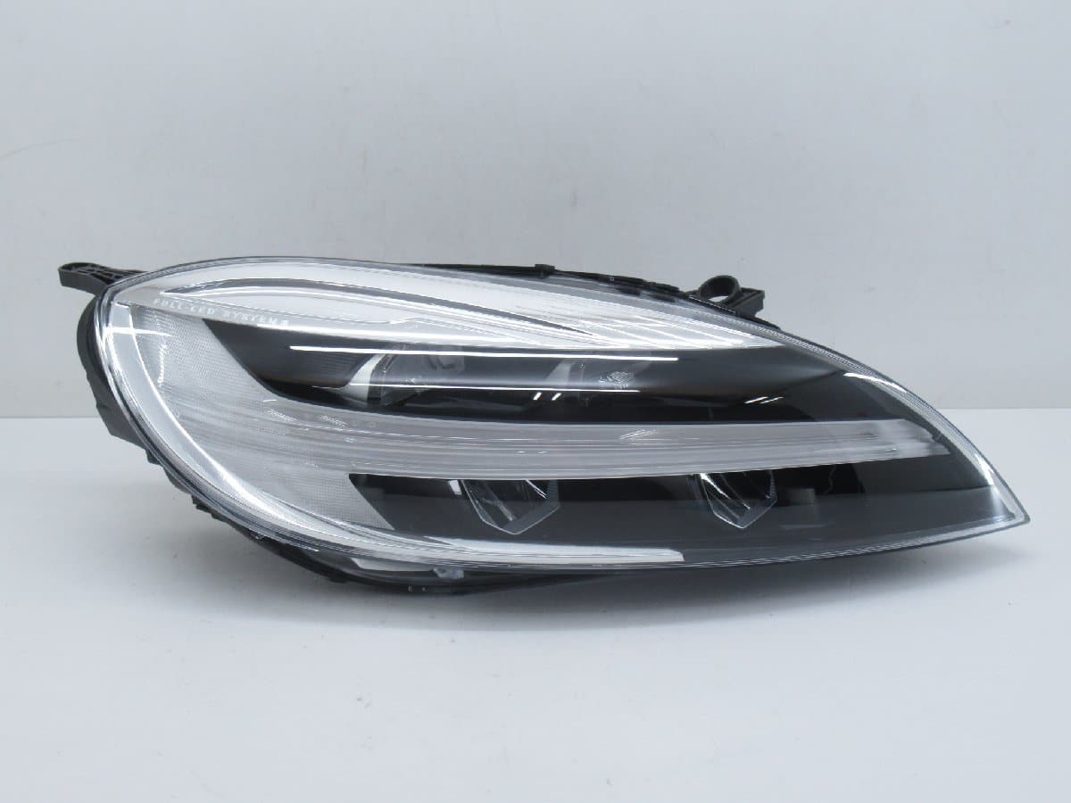 【新品】ボルボ　V40 純正　右　ヘッドライト　LED 32228482 i-img1200x900-